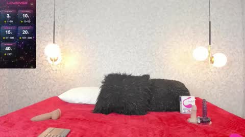 LEIGH ANGELS online show from October 24, 1:17 am