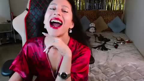leilamurray online show from July 26, 11:41 am