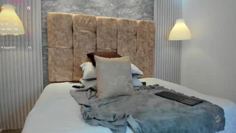 leilapons online show from November 21, 5:44 pm