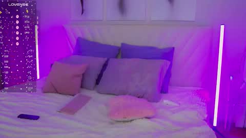 Leila online show from February 8, 2:37 am