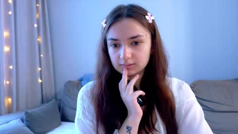 Lelia online show from November 17, 7:44 am