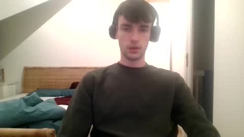 lennert2408 online show from December 3, 8:11 pm