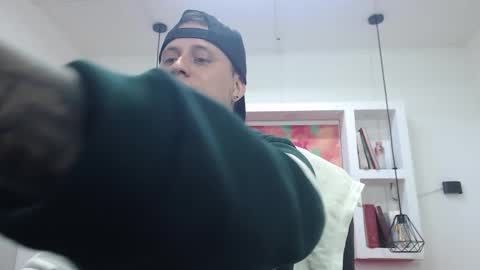 Yesid online show from February 8, 2:16 pm