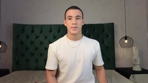 Snapshot of leo_delvey chatting on January 8, 3:40 am leo online show from January 8, 3:40 am