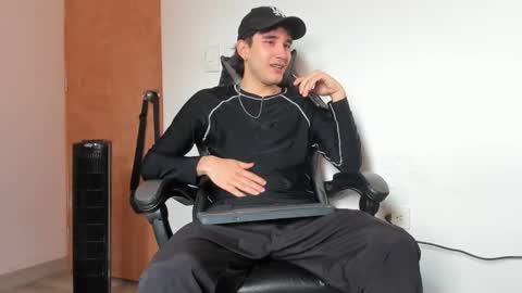 Leo Jones online show from December 5, 6:06 pm