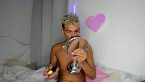 leo_latino1 online show from March 17, 11:32 pm