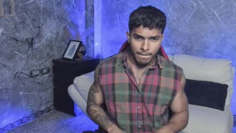 Snapshot of leo_taro chatting on October 7, 12:28 am Leo independent model online show from October 7, 12:28 am