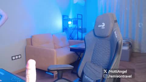 Leon online show from March 22, 1:20 am