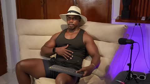 Snapshot of leonardo_jones1 chatting on September 18, 12:03 am Leandro jones online show from September 18, 12:03 am