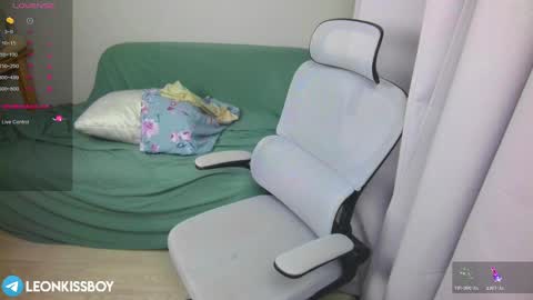 leonkissboy online show from April 2, 2:57 pm