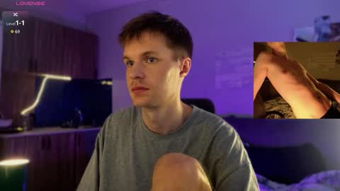 Leon online show from March 19, 1:33 am