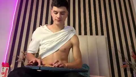leotease online show from June 17, 7:19 pm