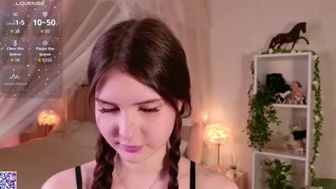 Nicole Moore online show from December 4, 4:17 pm