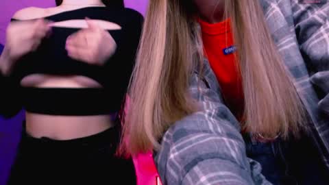 leslie_bird online show from April 2, 1:51 pm