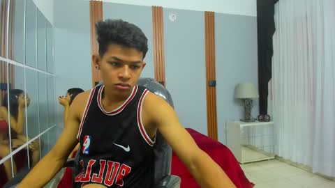 L E S L E Y  AND  D R A K O online show from February 27, 10:31 pm