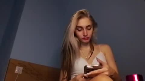 Snapshot of lesyawhite chatting on October 23, 8:53 pm lesyawhite online show from October 23, 8:53 pm