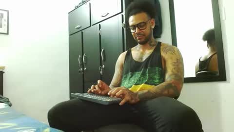 Snapshot of lewisstrong chatting on October 1, 6:18 pm Lewis Strong online show from October 1, 6:18 pm