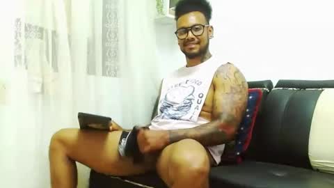 Snapshot of lewisstrong chatting on January 5, 12:20 am Lewis Strong online show from January 5, 12:20 am