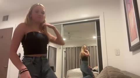 lexisRose online show from December 9, 12:45 am