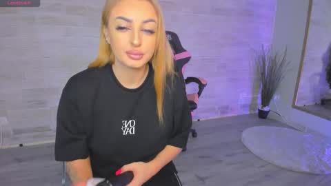 Snapshot of lexi_blazee chatting on October 21, 6:29 am Lexi online show from October 21, 6:29 am