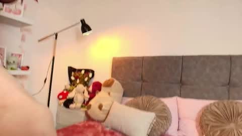 Lixie And Nte online show from September 19, 3:43 am