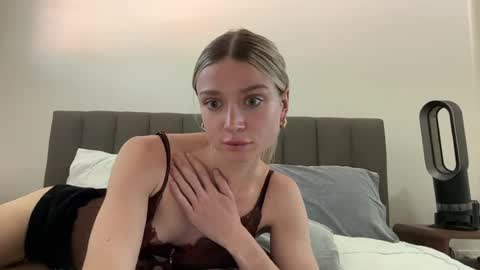 Lexi Rose online show from August 6, 1:36 am