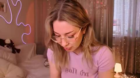 Lily online show from March 9, 7:24 am