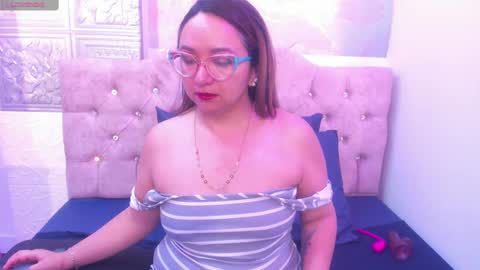Snapshot of leyla_smithh chatting on October 20, 12:21 pm Leyla smithh online show from October 20, 12:21 pm