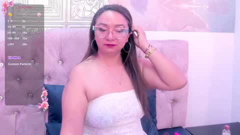 Snapshot of leyla_smithh chatting on October 2, 12:37 pm Leyla smithh online show from October 2, 12:37 pm