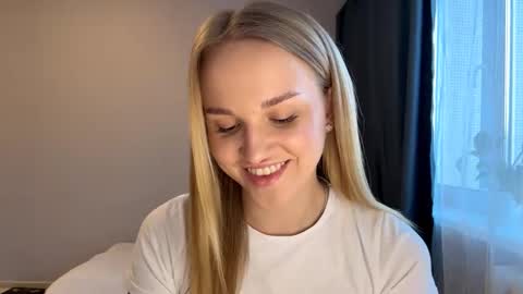 Mia online show from November 18, 11:35 am