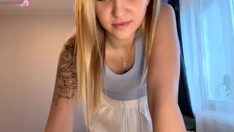 Mia online show from November 23, 12:14 pm