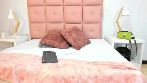 lhiamfitt online show from November 30, 12:12 pm