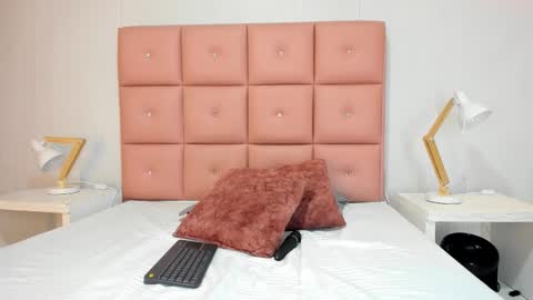 lhiamfitt online show from December 3, 4:51 pm