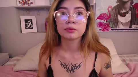 lia_08 online show from February 4, 11:59 pm