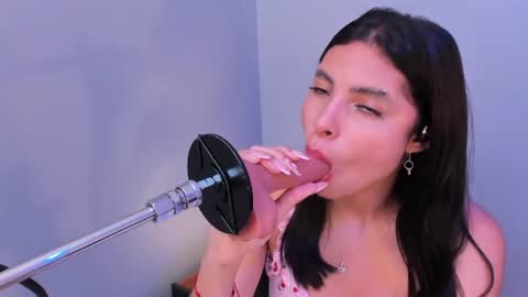 lia_owenss online show from June 25, 7:41 pm