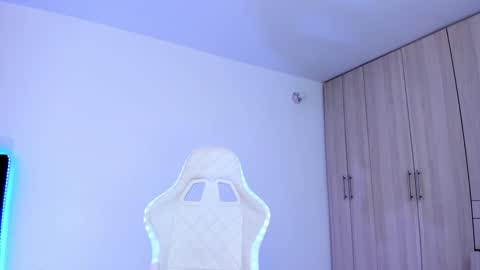 Little Queen Lia  online show from March 7, 3:19 am