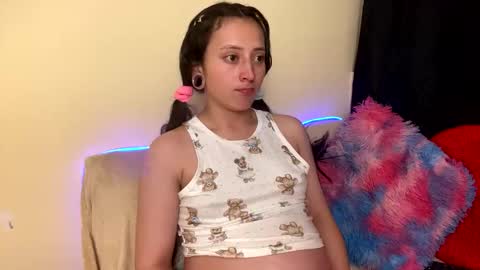 Little Queen Lia  online show from April 19, 1:06 am