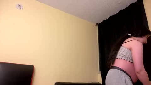 Little Queen Lia  online show from April 20, 12:57 am