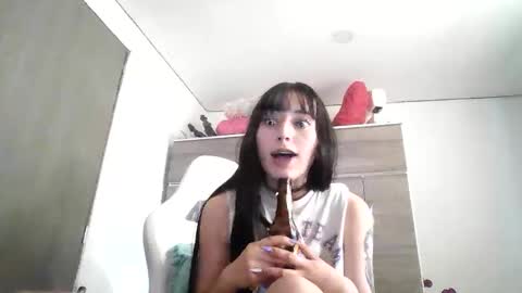 Little Queen Lia  online show from October 5, 9:00 pm