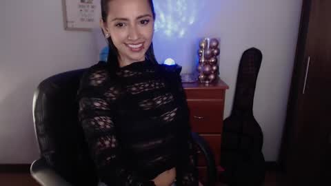 Snapshot of lia_smith87 chatting on December 13, 4:11 am Laura online show from December 13, 4:11 am