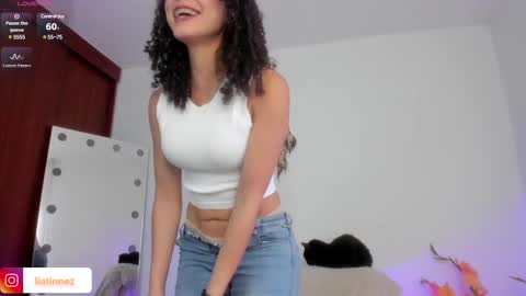 Snapshot of lia_tinez chatting on February 23, 9:37 pm Lia online show from February 23, 9:37 pm