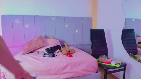 Liaa online show from April 15, 9:15 pm