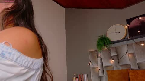 L I A   online show from May 13, 2:43 am