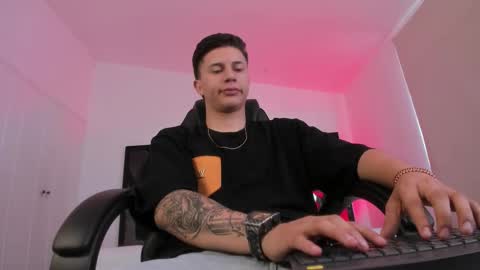 Liam Smith online show from December 3, 12:06 pm