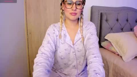 Snapshot of liahkimi chatting on September 25, 12:50 am Lia online show from September 25, 12:50 am