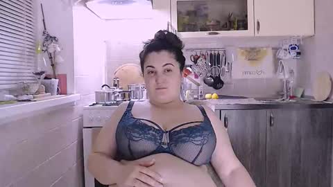 Snapshot of liahsofty chatting on September 14, 6:31 pm miss Lia  colection for travel online show from September 14, 6:31 pm