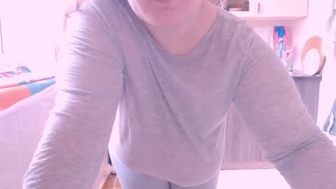 Snapshot of liahsofty chatting on December 24, 9:28 am miss Lia  colection for travel online show from December 24, 9:28 am