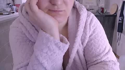 Snapshot of liahsofty chatting on September 28, 10:08 pm miss Lia  colection for travel online show from September 28, 10:08 pm