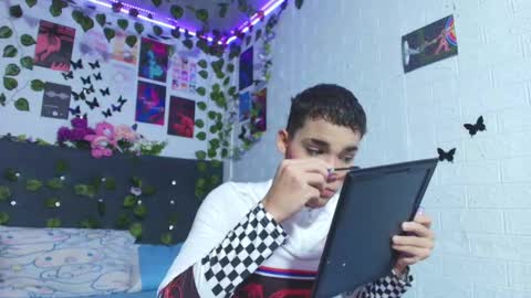 liam_honey18 online show from September 29, 2:43 am