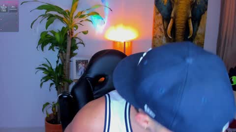 liam online show from February 9, 3:32 am